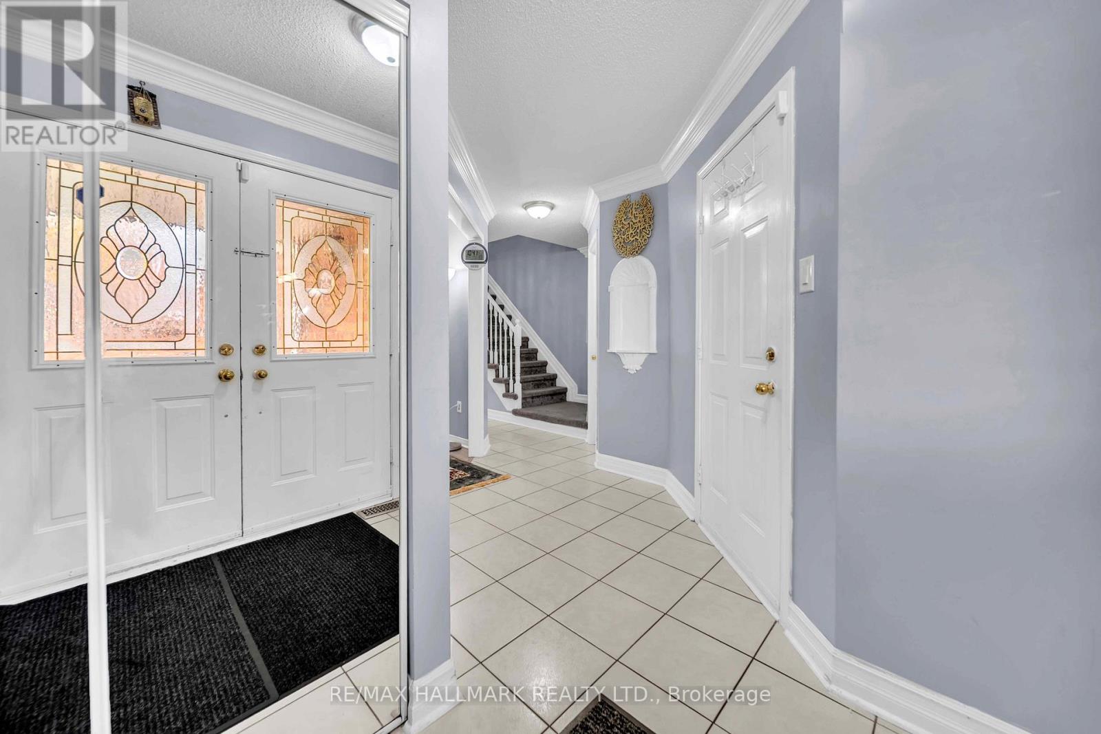 96 OLYMPIA CRESCENT - 4