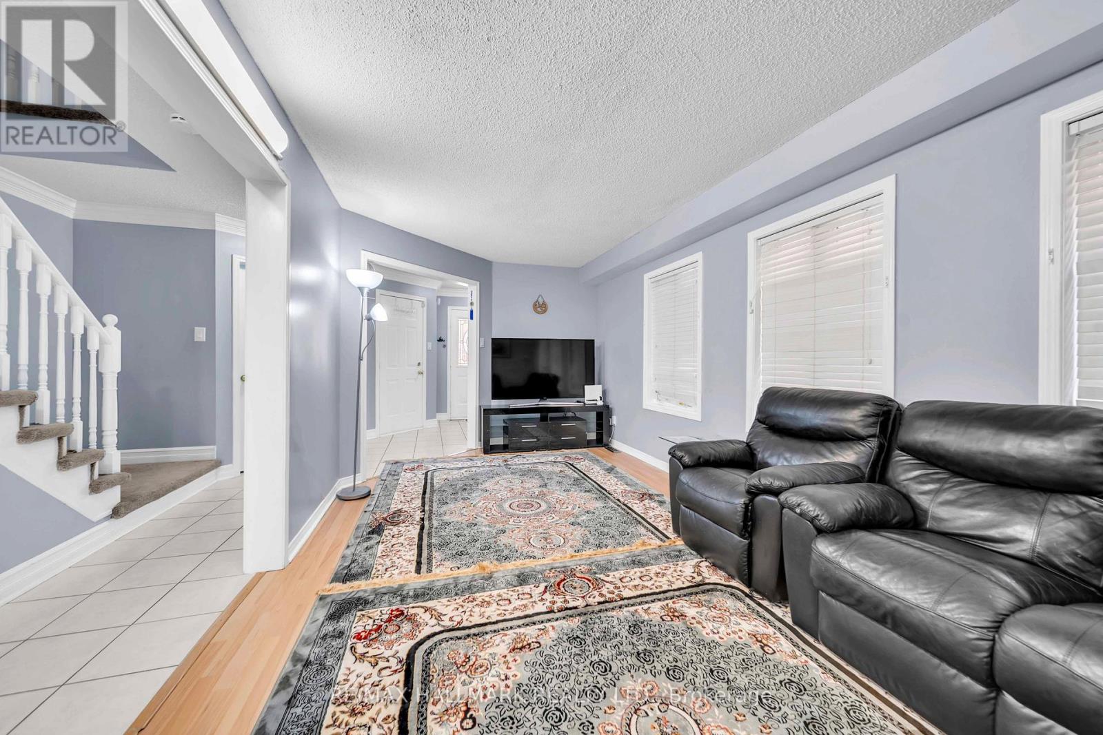 96 OLYMPIA CRESCENT - 5