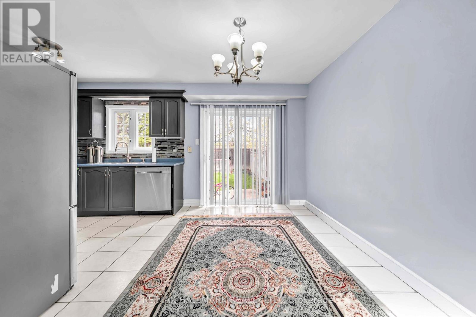 96 OLYMPIA CRESCENT - 6