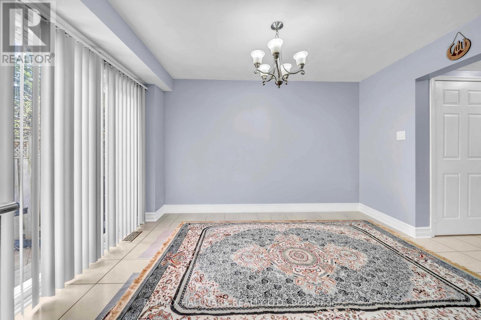 96 OLYMPIA CRESCENT - 7