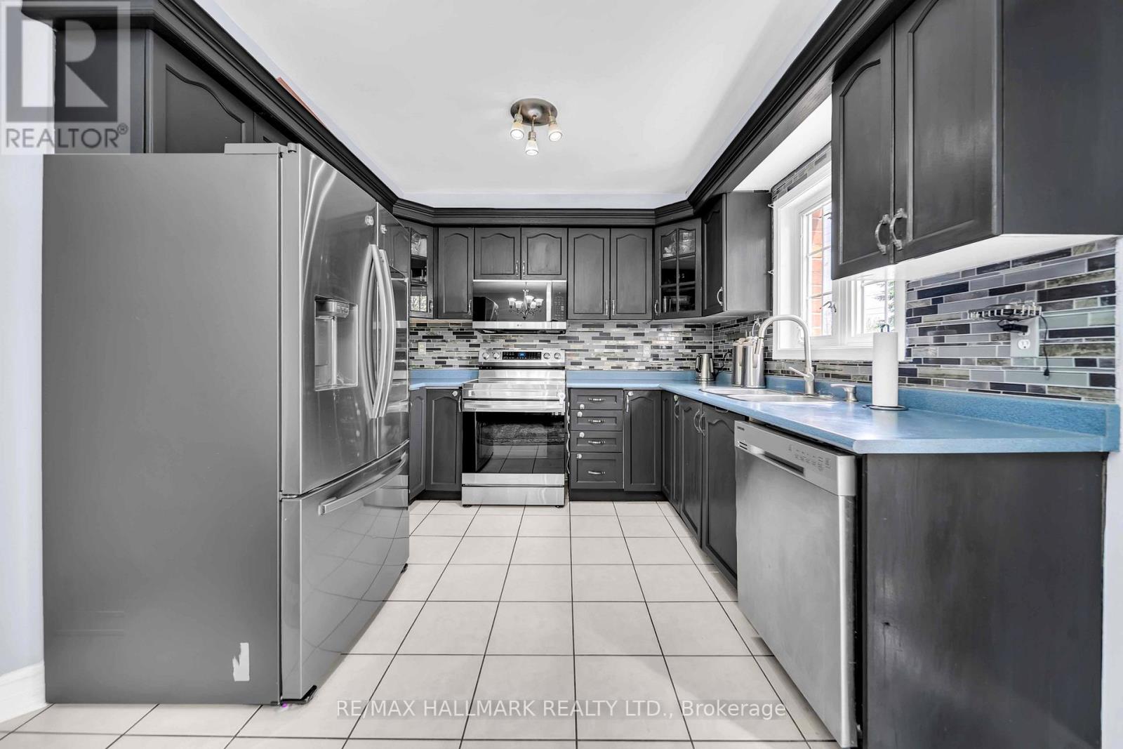 96 OLYMPIA CRESCENT - 8