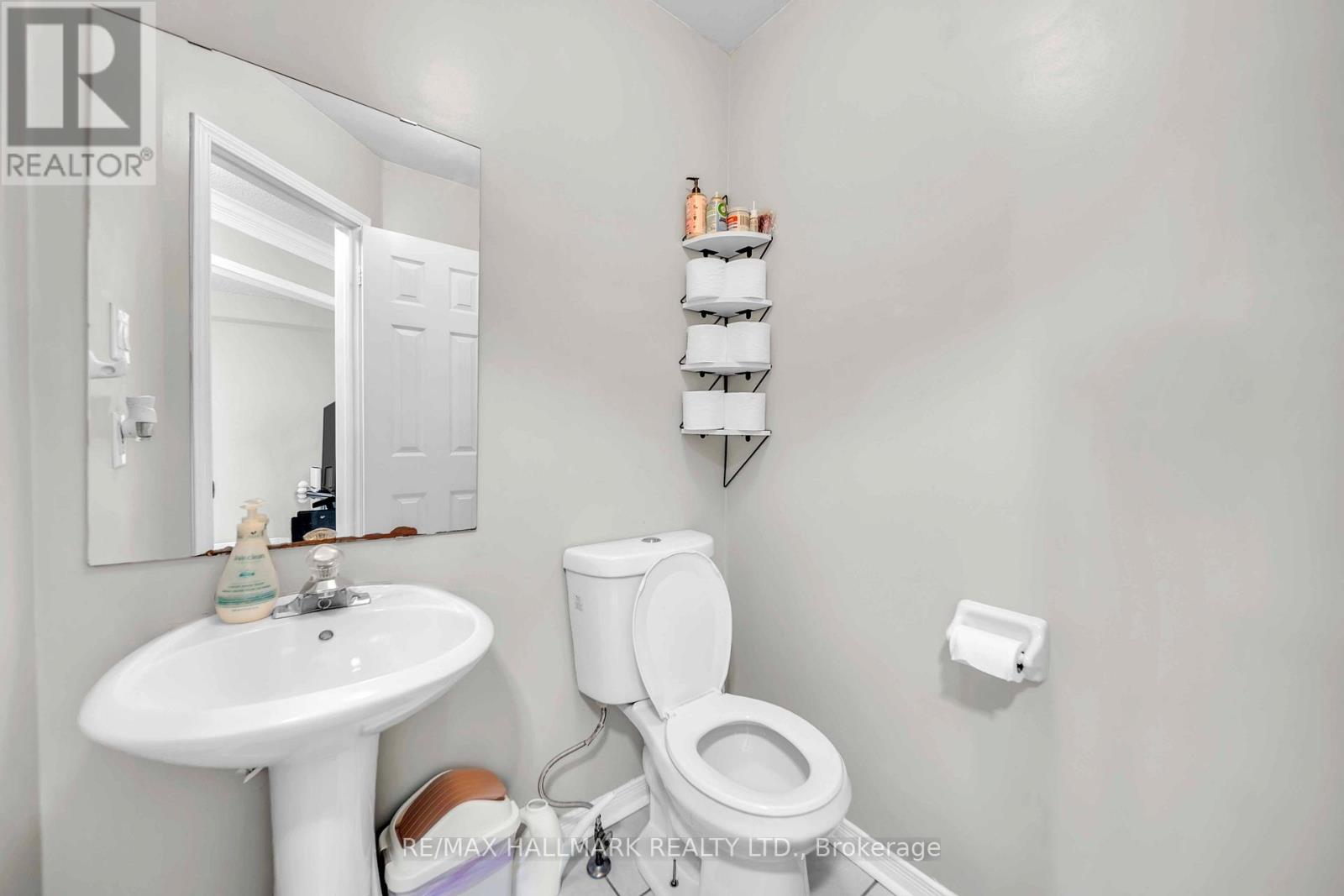 96 OLYMPIA CRESCENT - 9