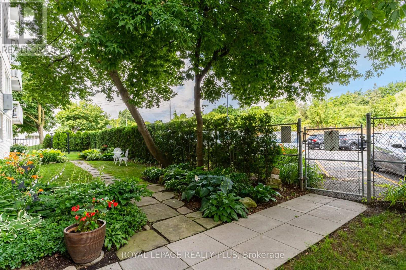 #PH 4 39 STAVEBANK ROAD N - 28