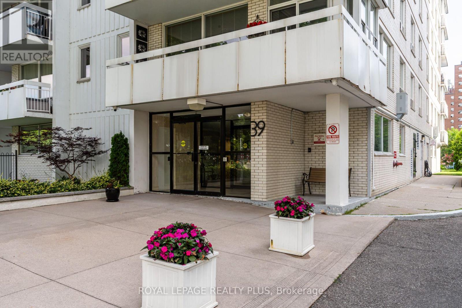 #PH 4 39 STAVEBANK ROAD N - 3