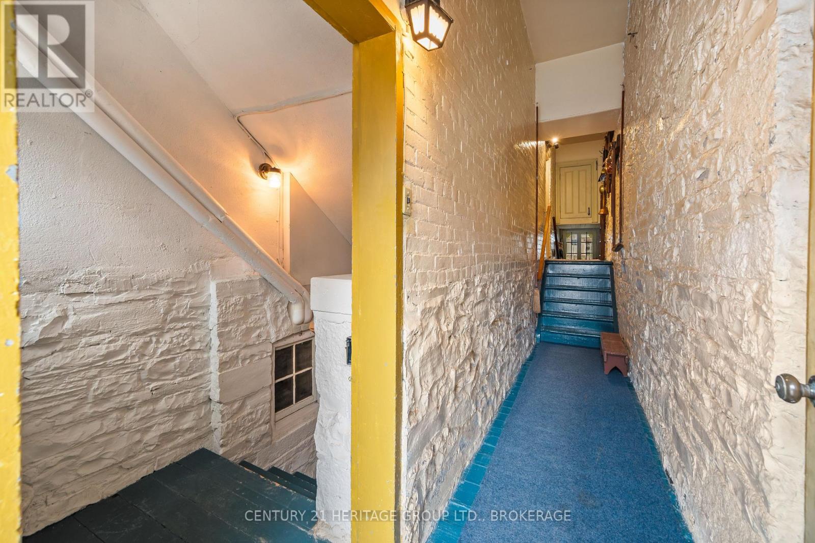 25 WELLINGTON STREET - 27