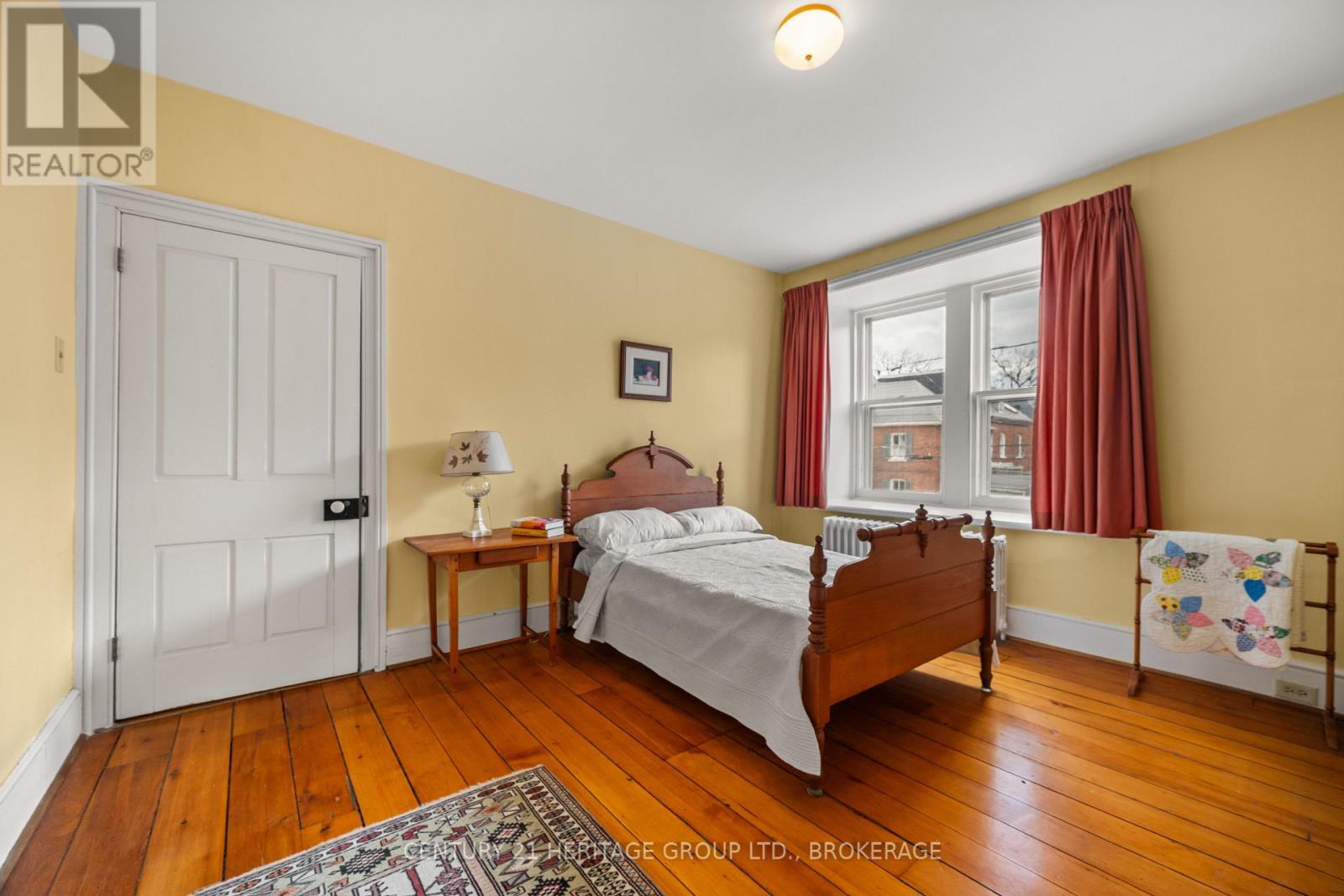 25 WELLINGTON STREET - 32