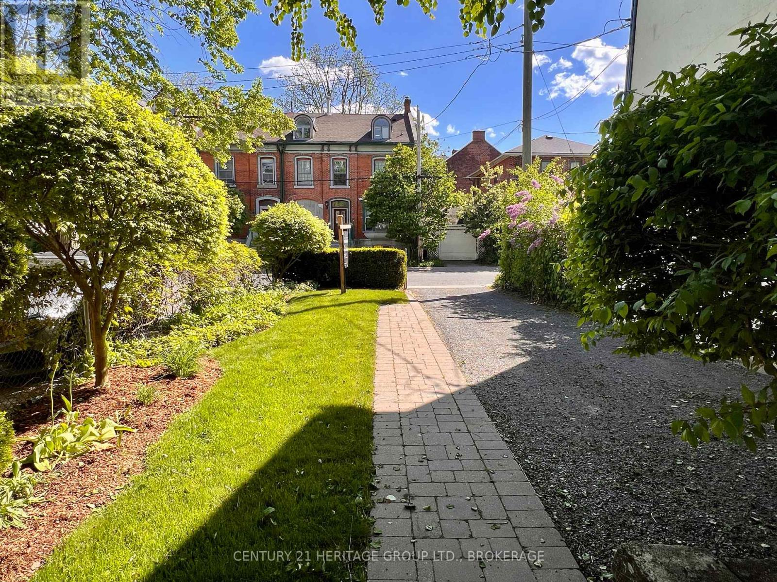25 WELLINGTON STREET - 6