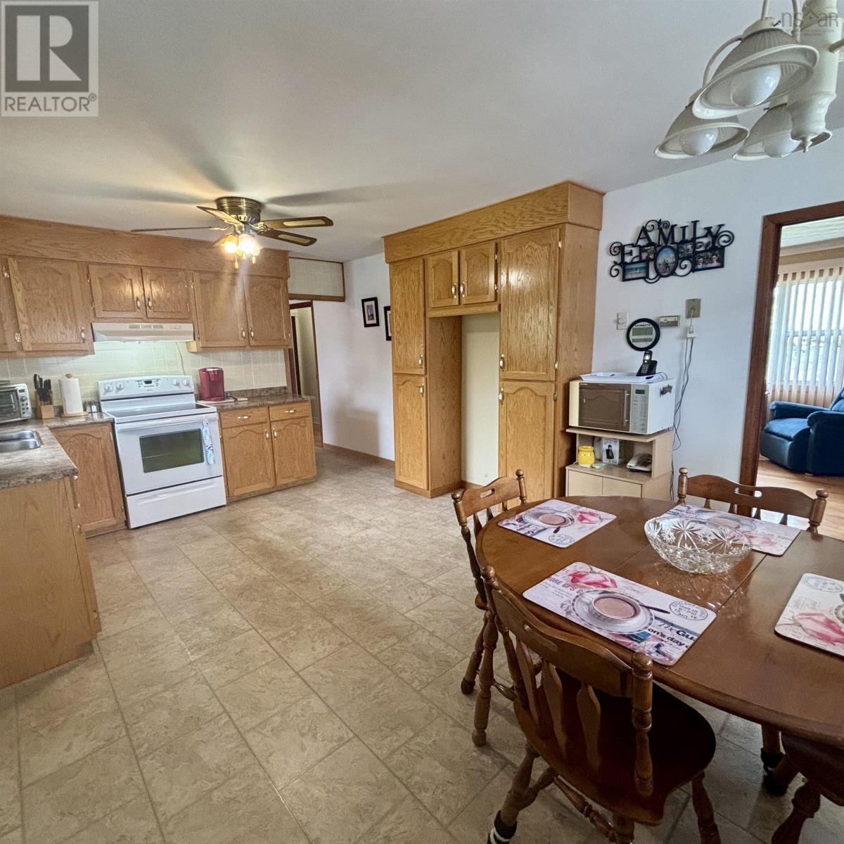 654 Mahon Street - 9