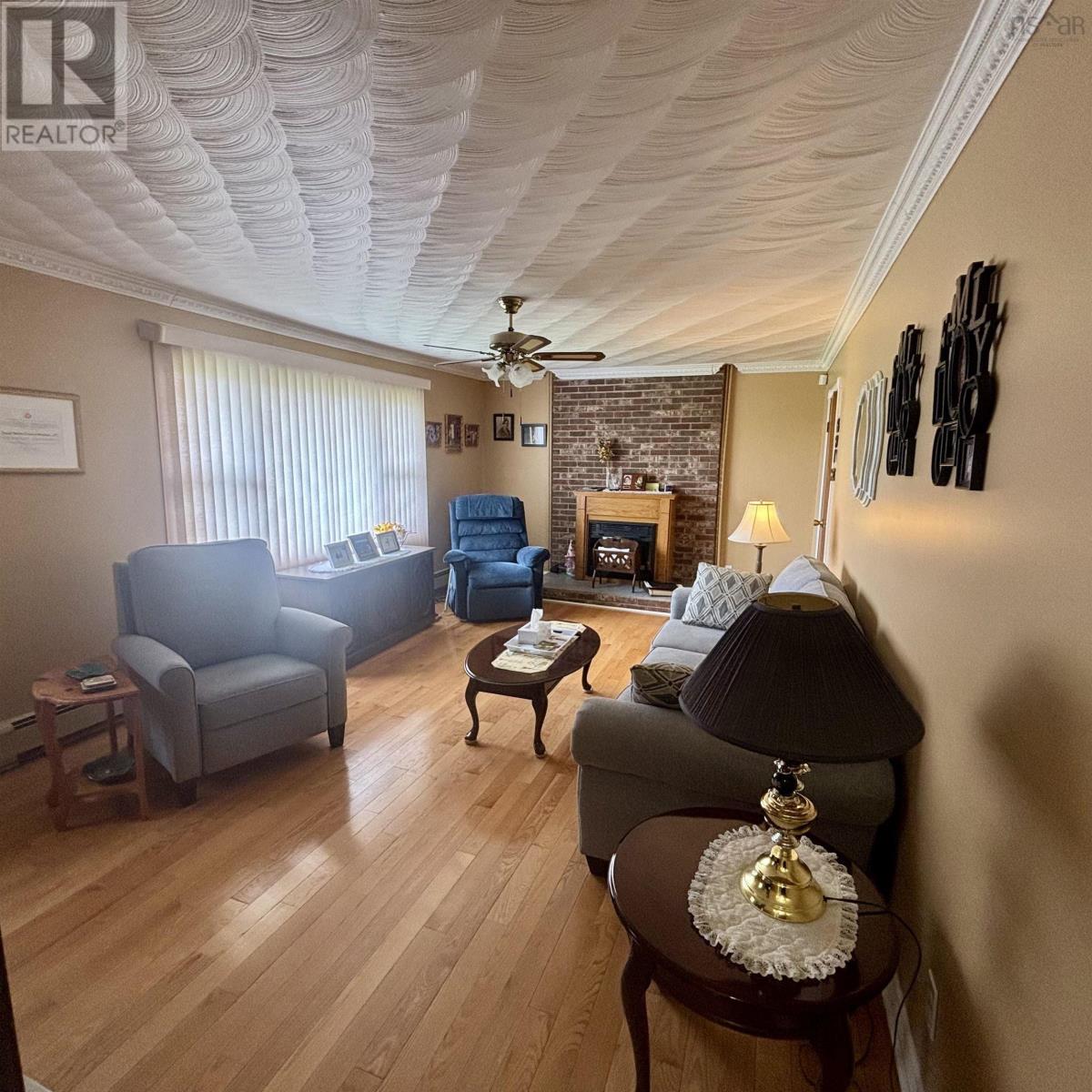 654 Mahon Street - 14