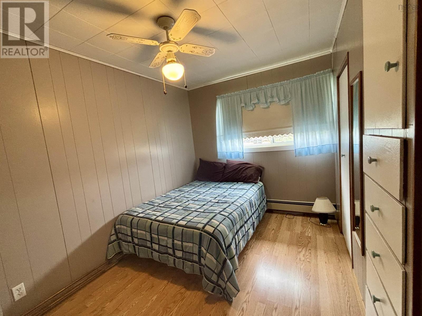 654 Mahon Street - 21