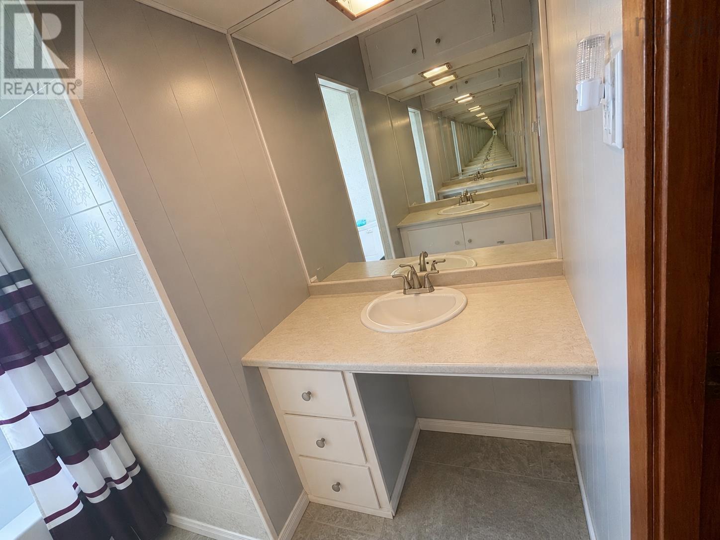 654 Mahon Street - 18