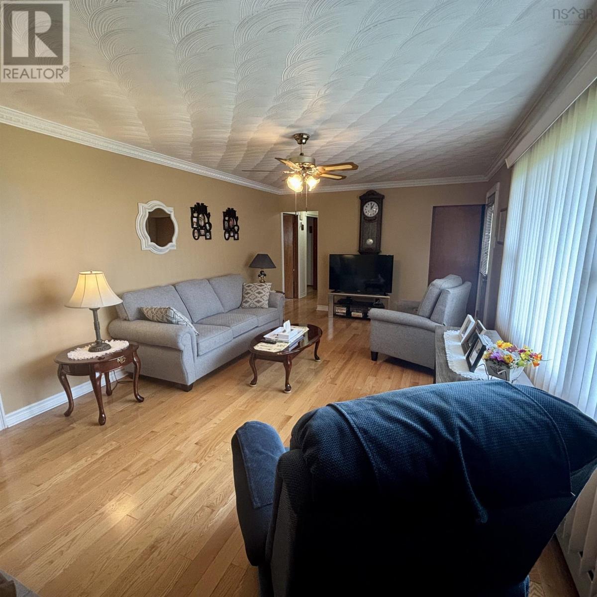 654 Mahon Street - 16