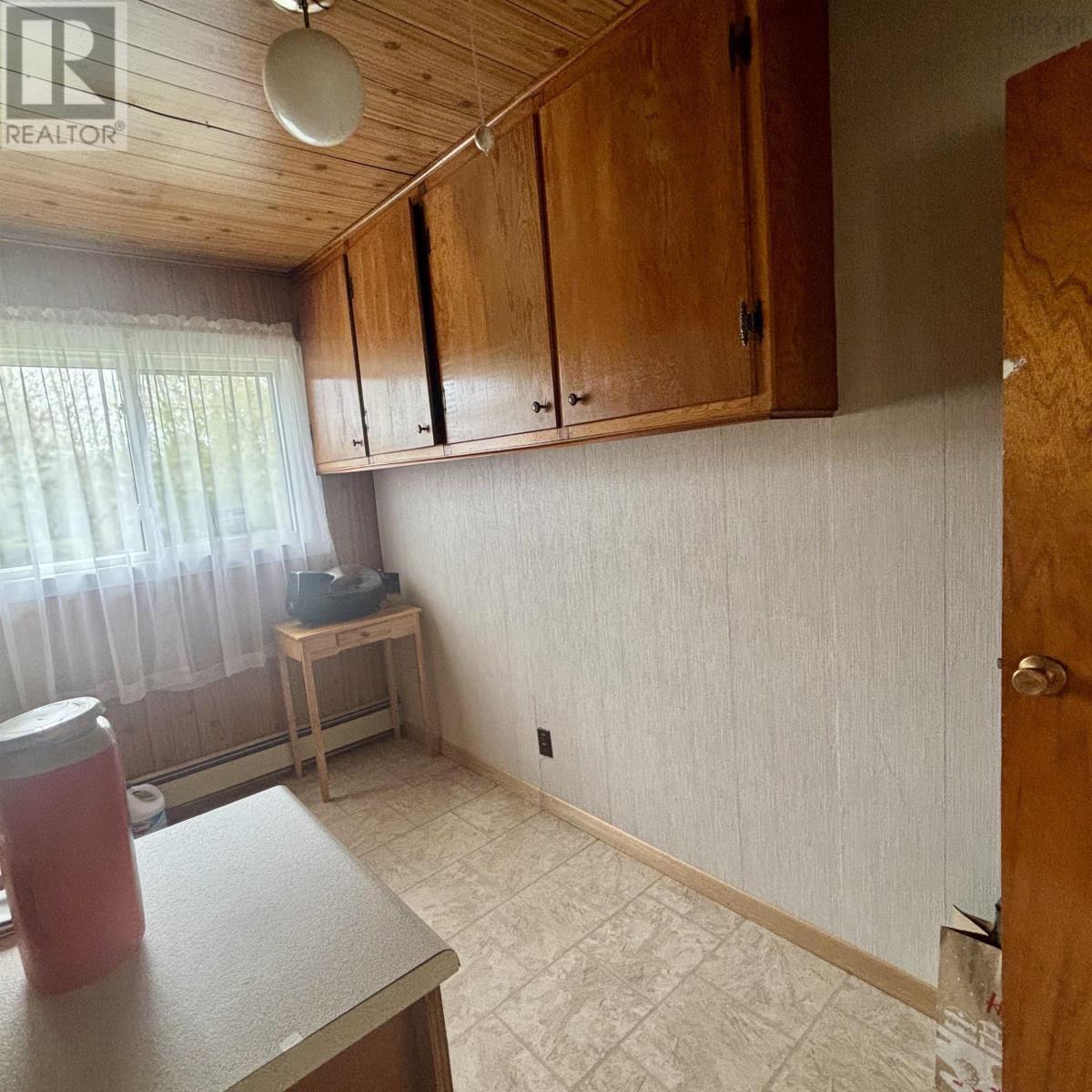 654 Mahon Street - 25
