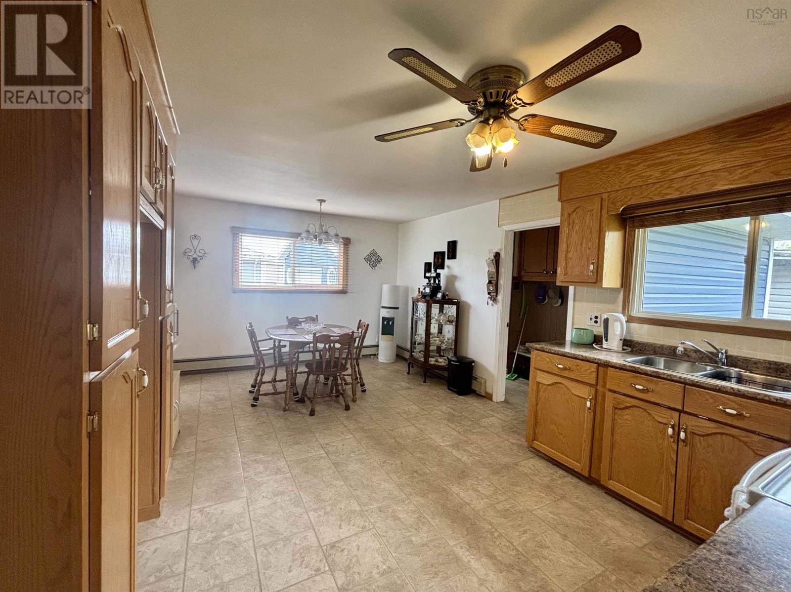 654 Mahon Street - 10