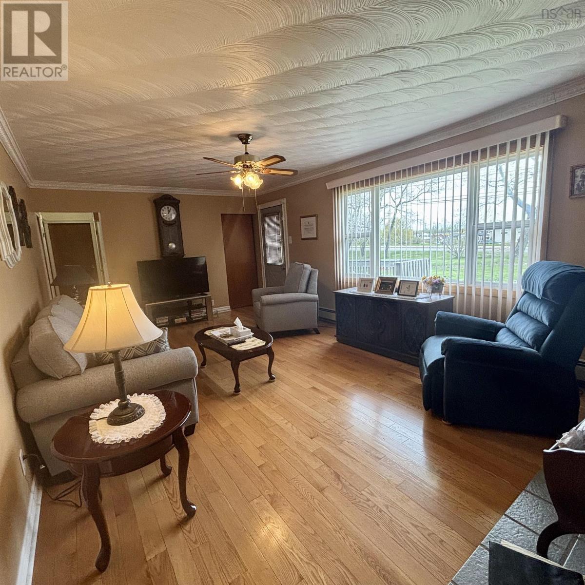654 Mahon Street - 15
