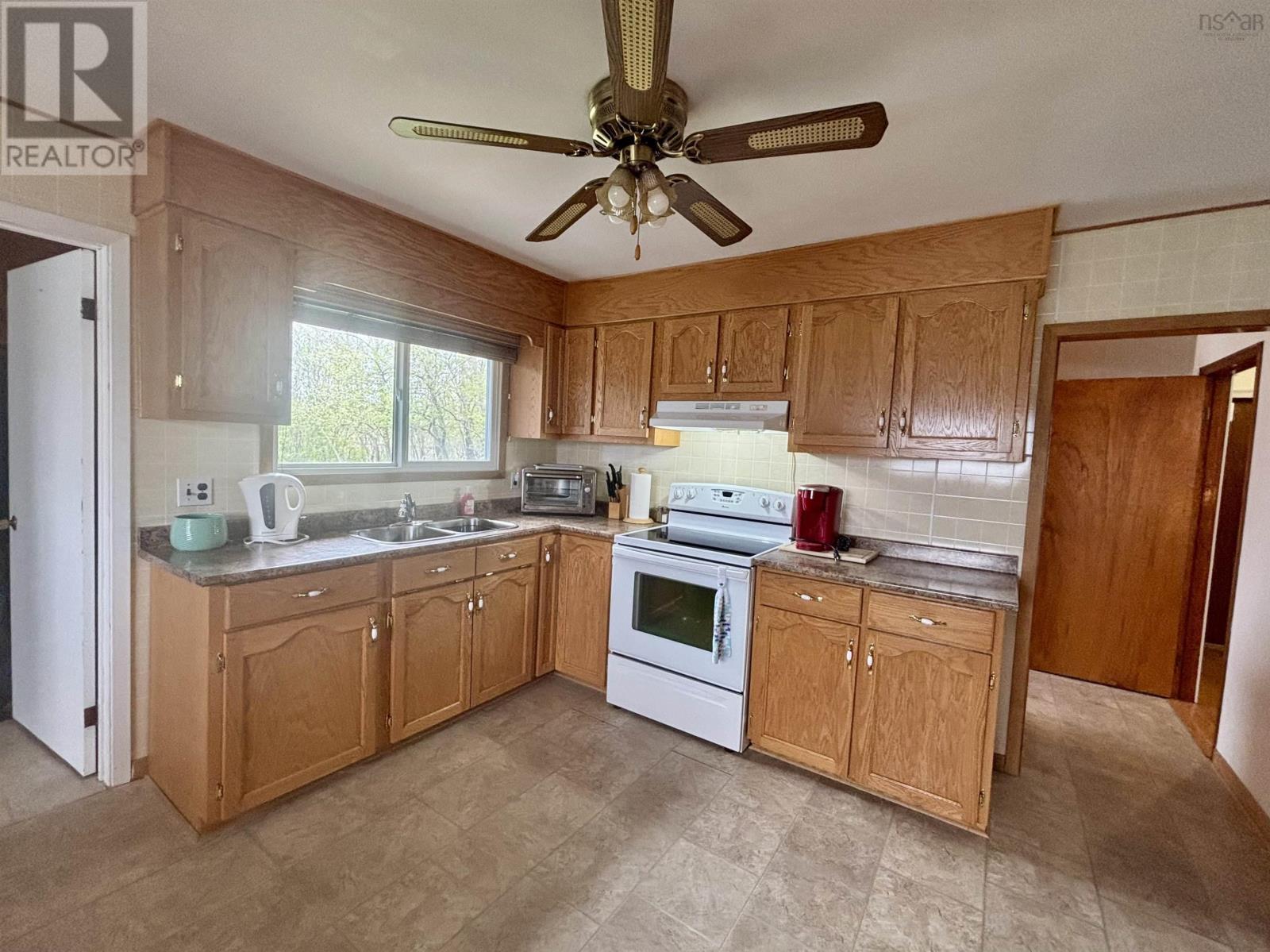654 Mahon Street - 13