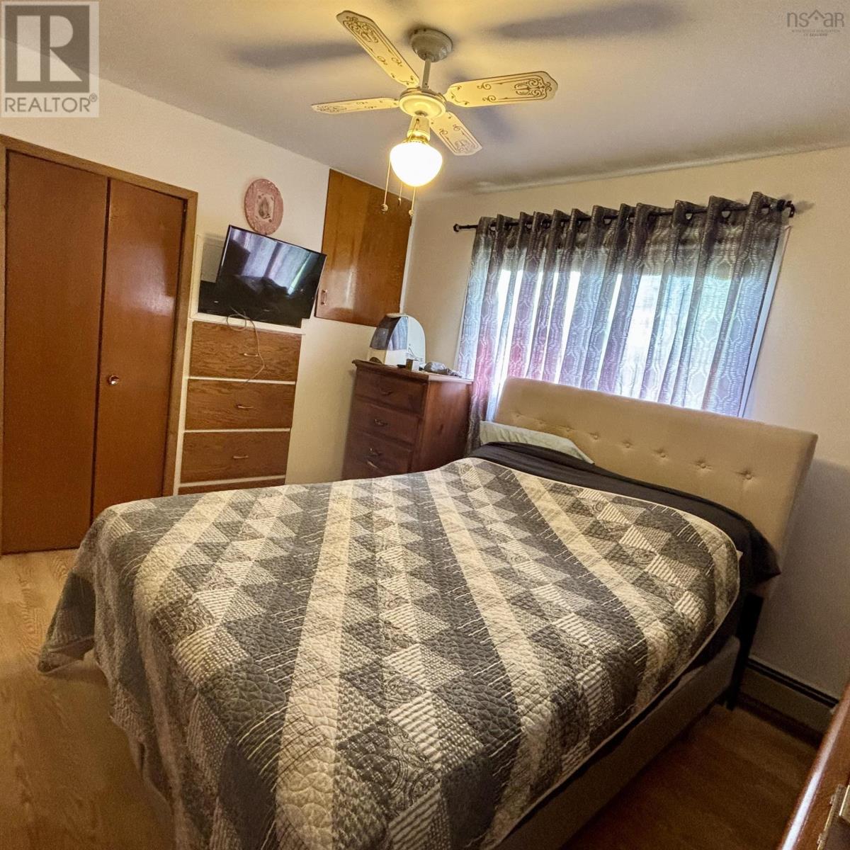 654 Mahon Street - 20