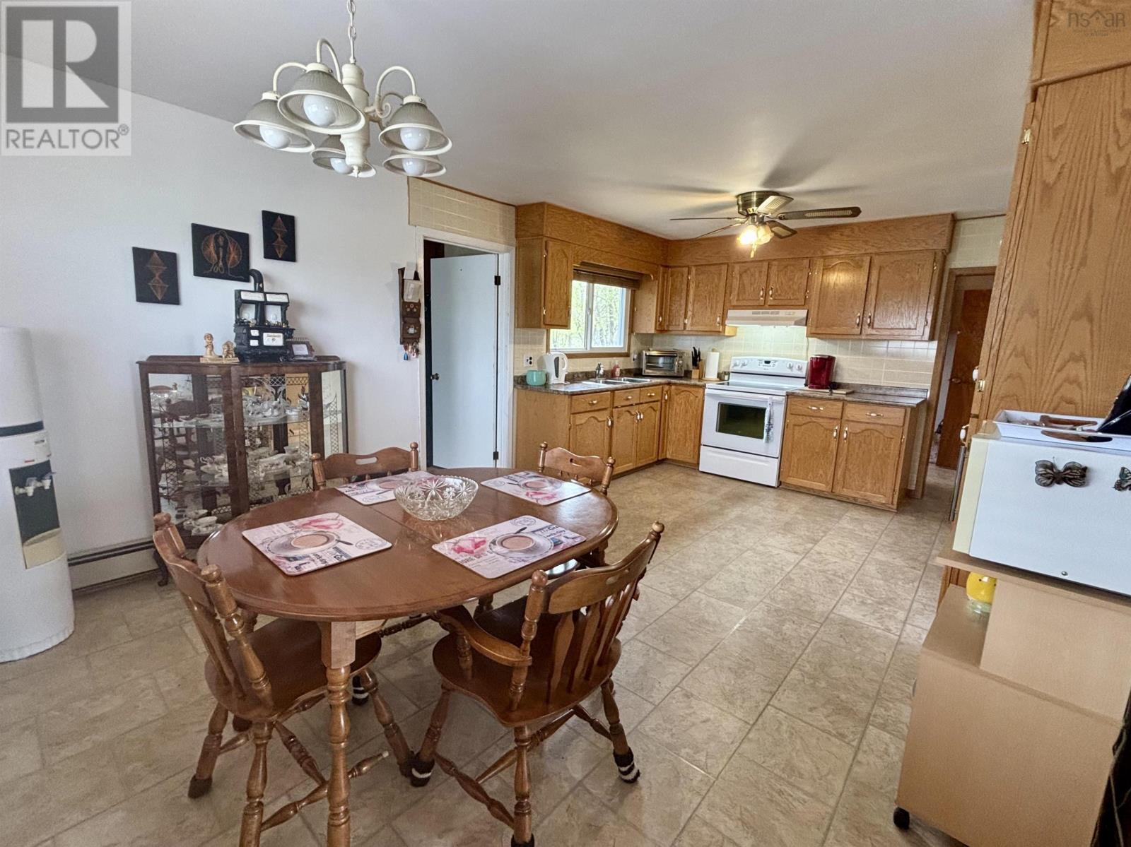 654 Mahon Street - 8