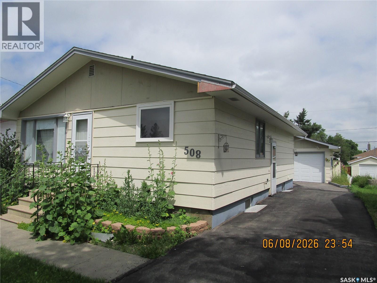 508 6th AVENUE W - 1