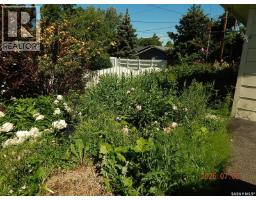 Enclosed porch - 508 6th Avenue W, Assiniboia, SK S0H0B0 Photo 6