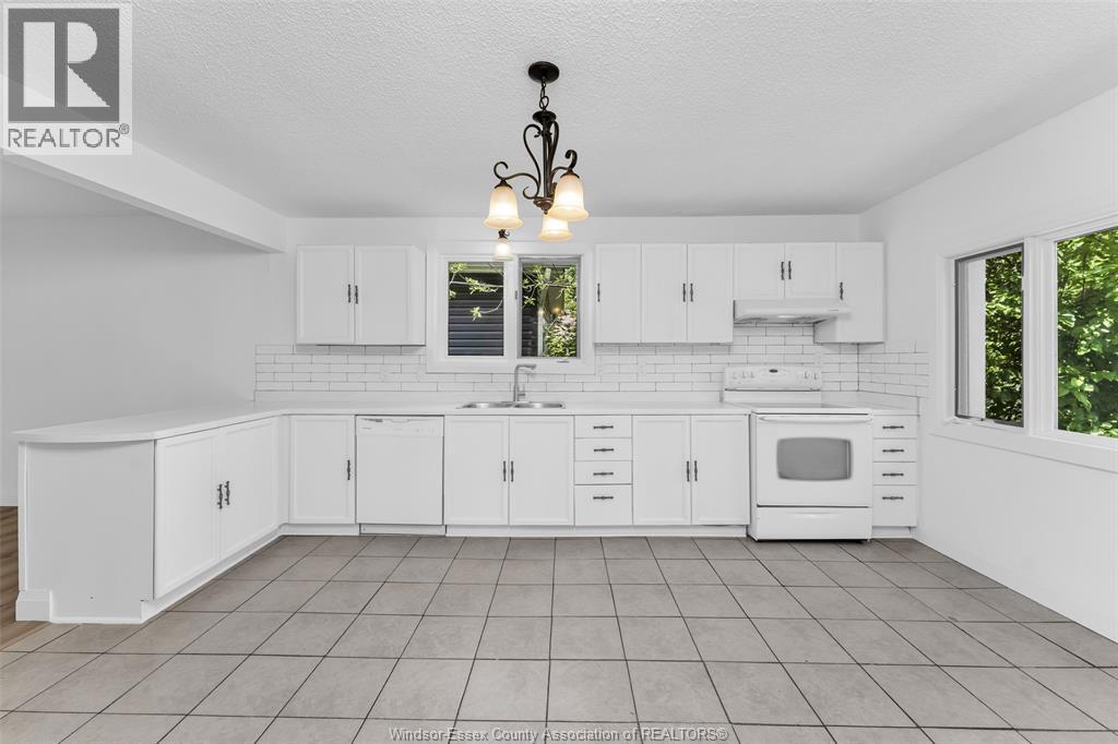 578 BROCK STREET - 10