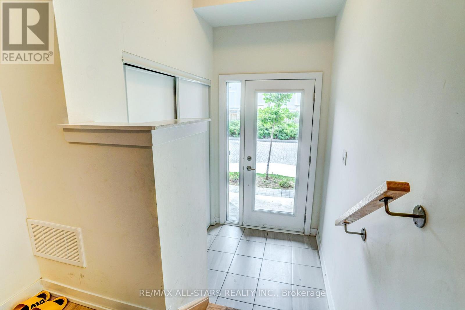 ##904 1865 PICKERING PARKWAY - 4