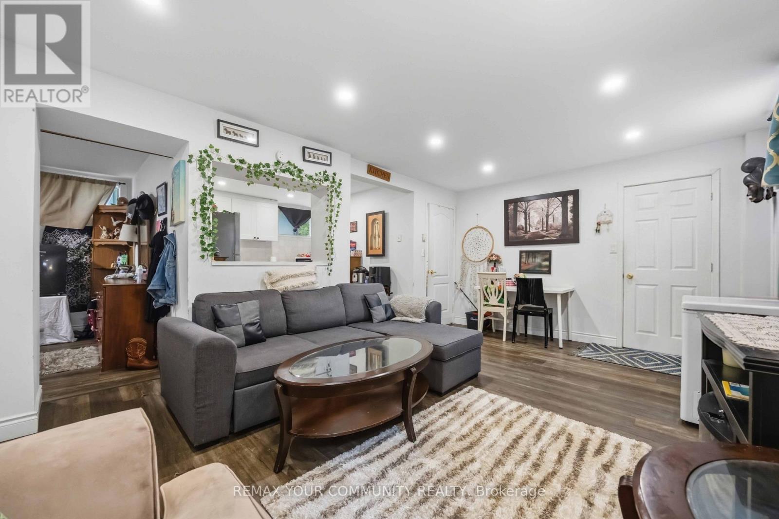 148 BAYVIEW AVENUE - 25