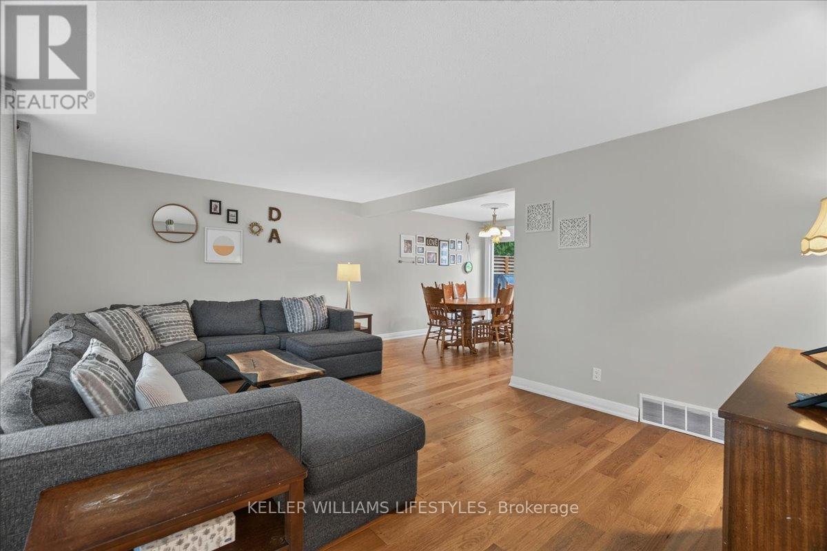 5 UNION STREET W - 13