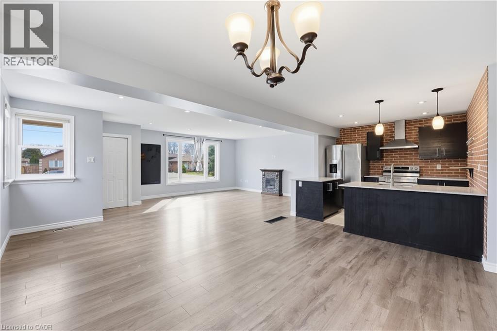 6581 RIALL Street - 8