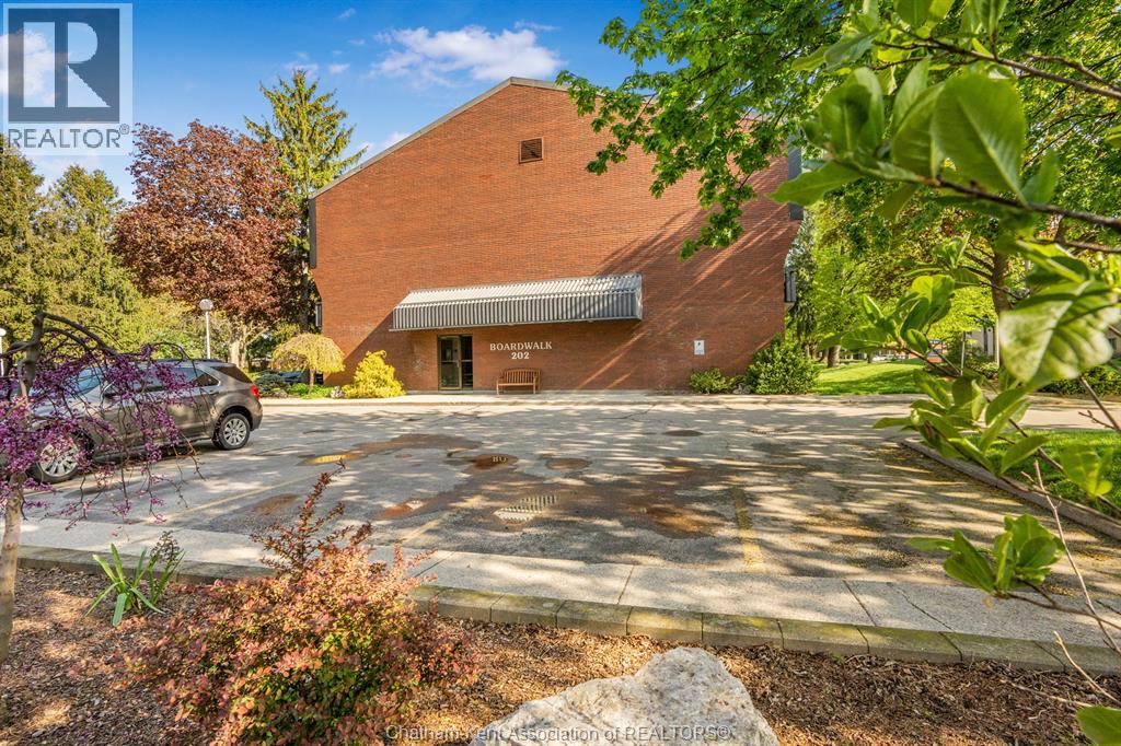 #207 202 CAMPUS PARKWAY - 25
