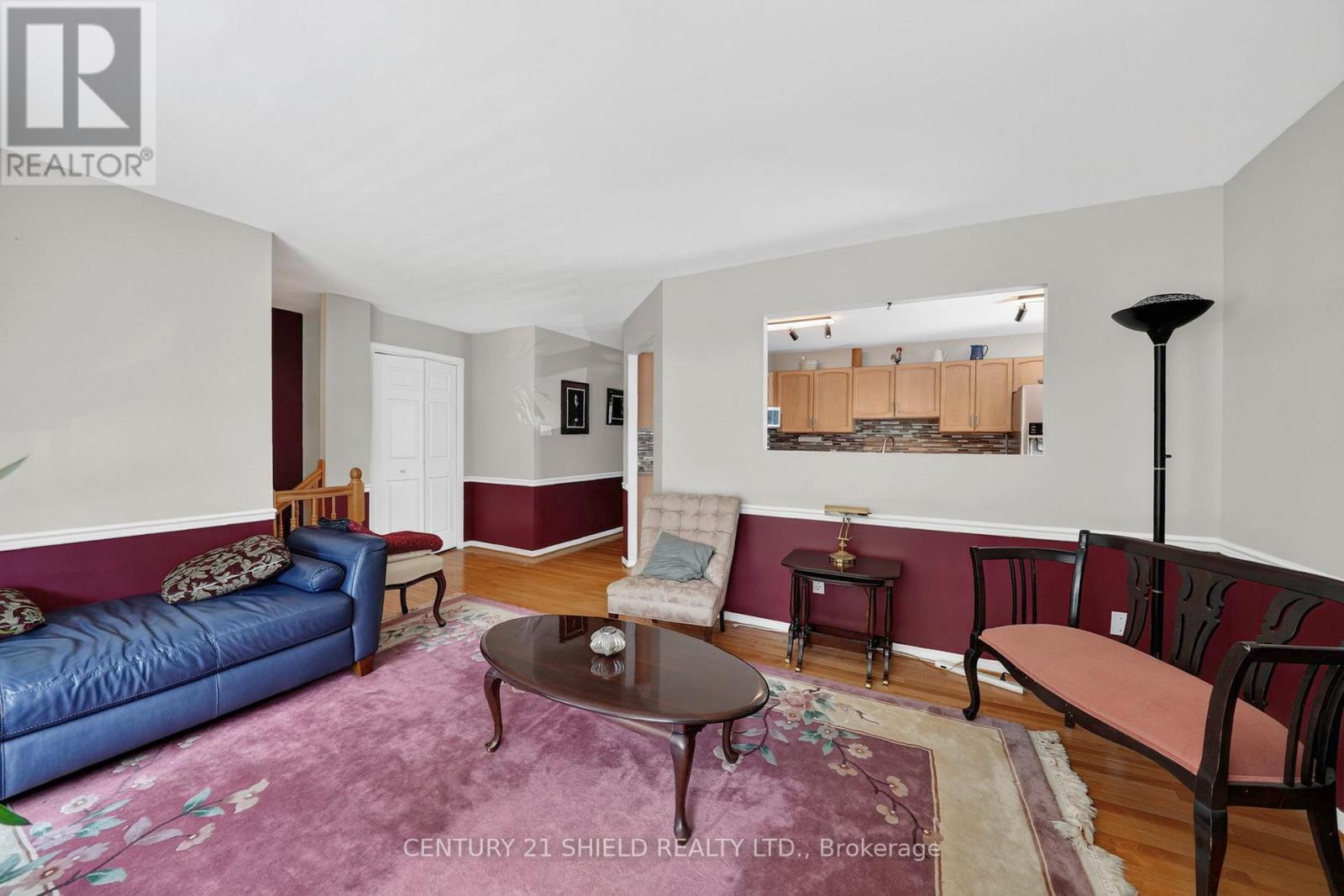 27 WELLINGTON STREET E - 10