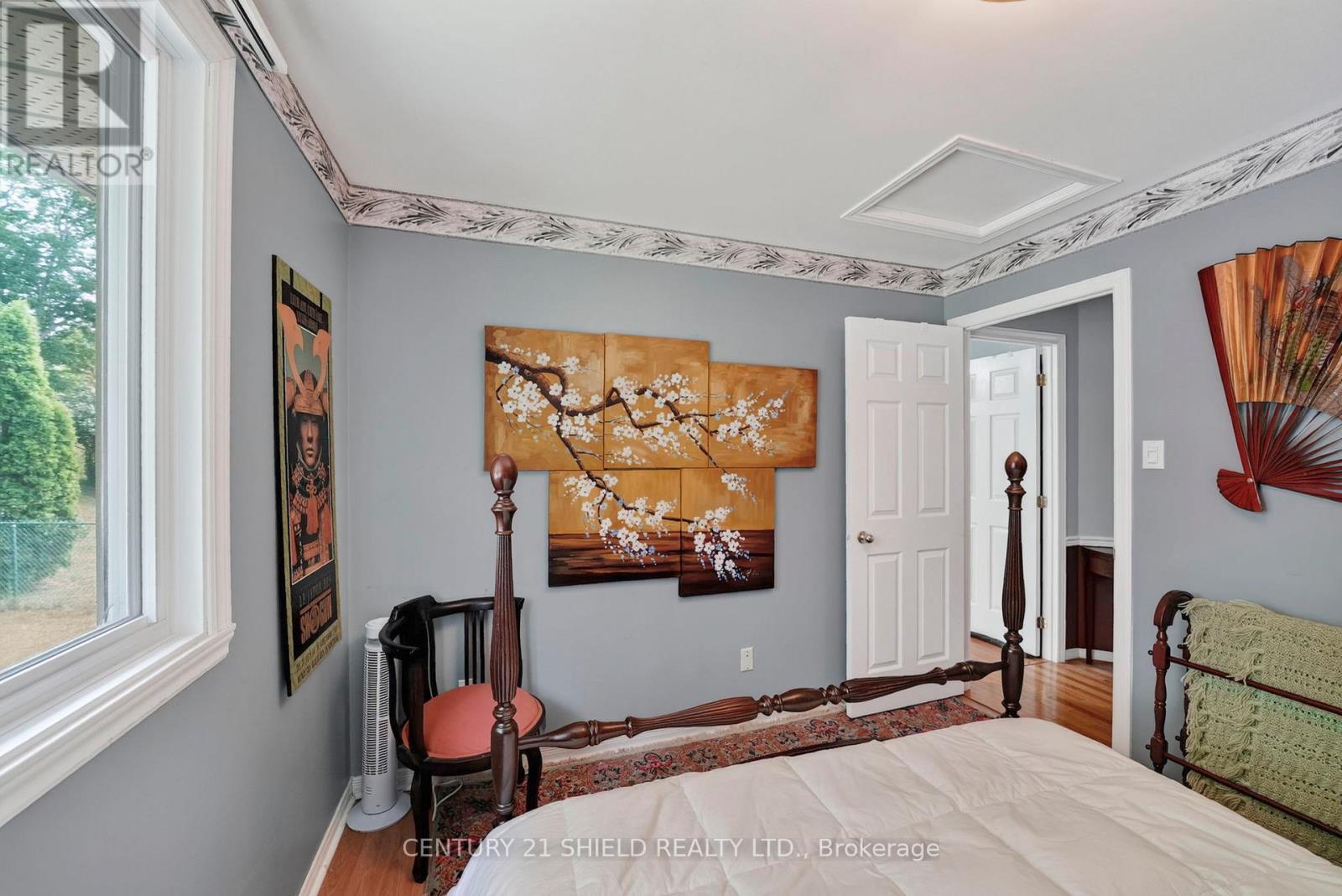 27 WELLINGTON STREET E - 20