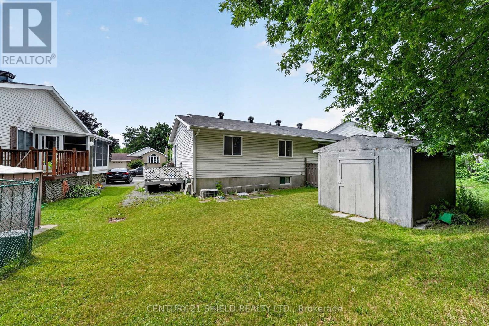 27 WELLINGTON STREET E - 38