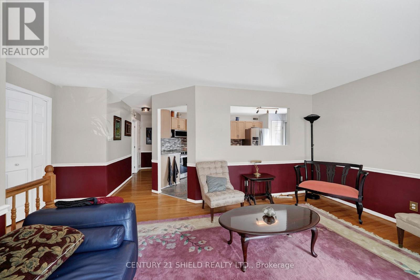 27 WELLINGTON STREET E - 9
