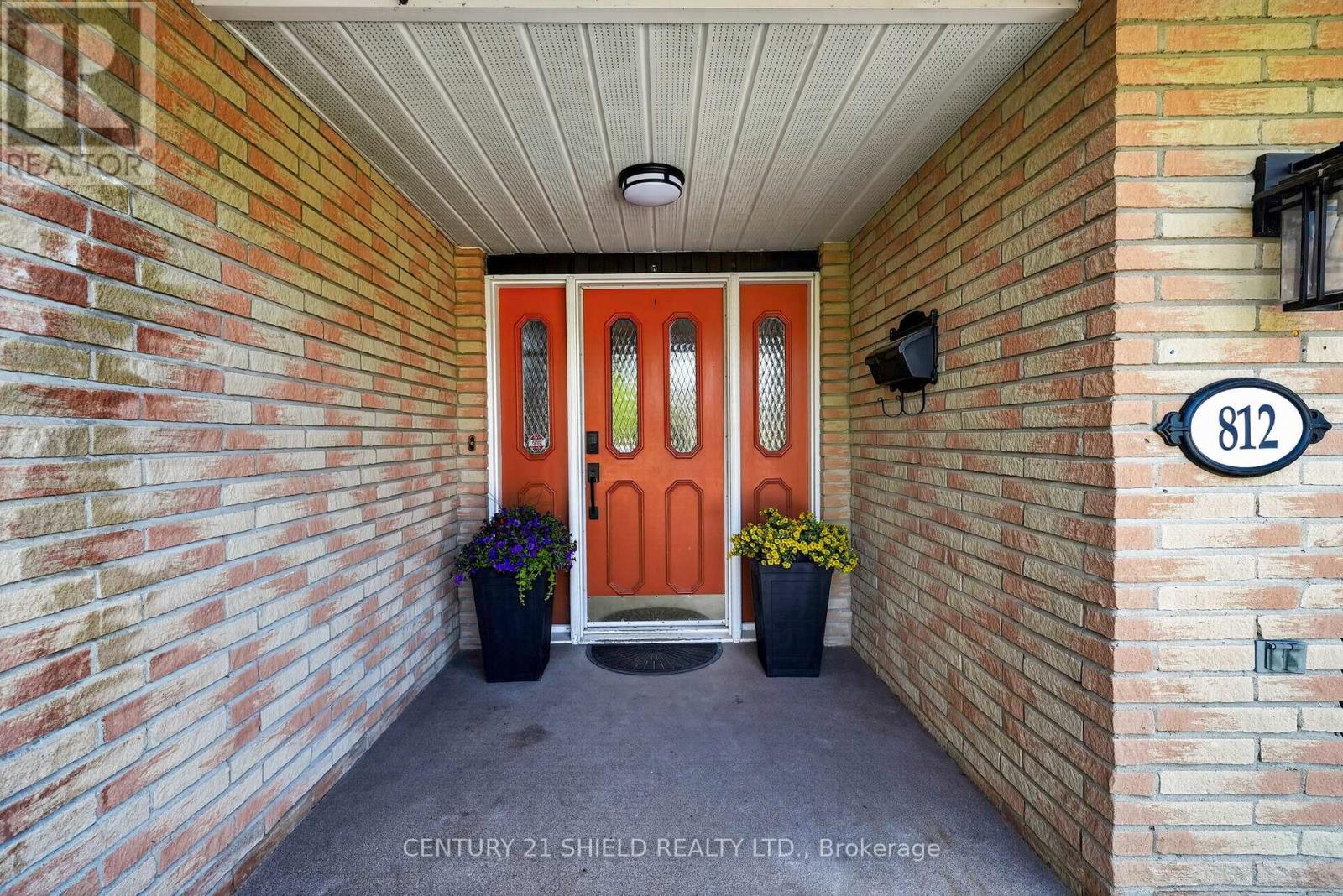 812 BRIARHILL AVENUE - 2