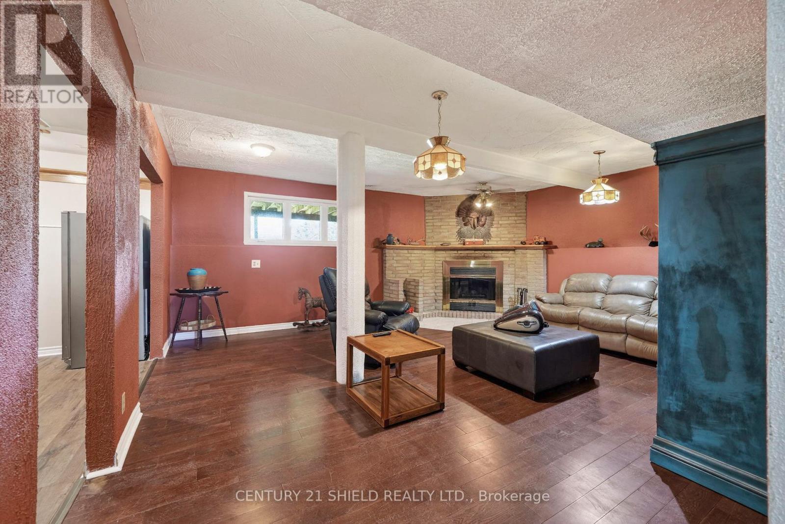 812 BRIARHILL AVENUE - 22