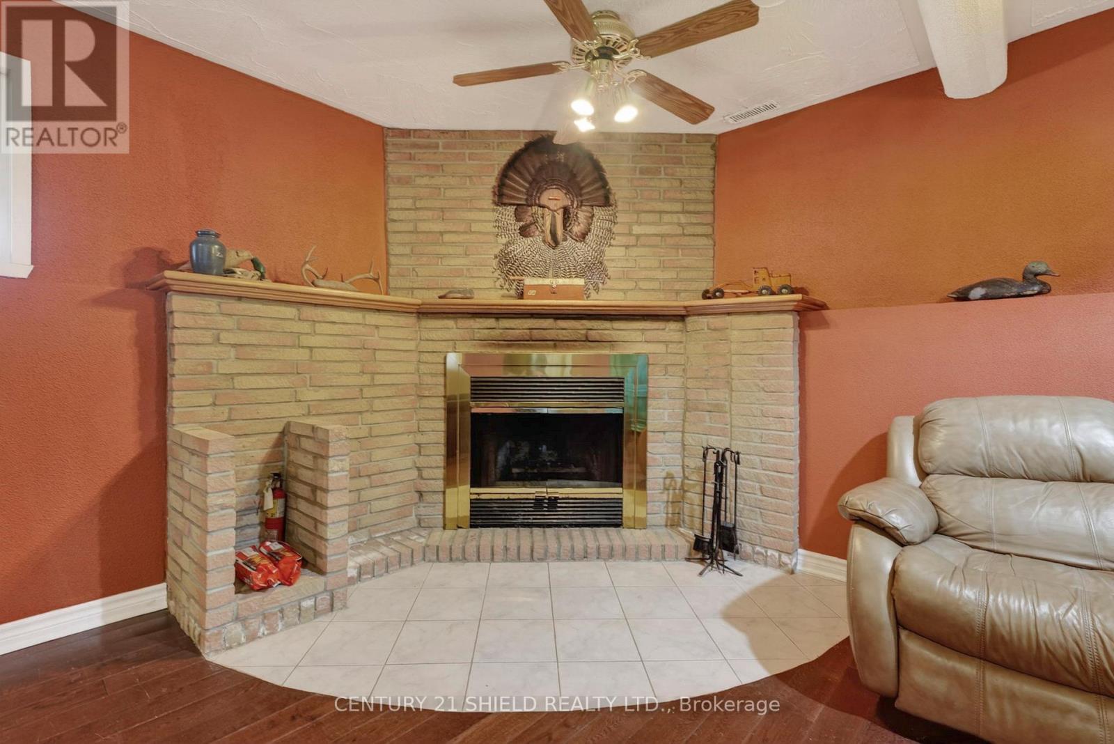 812 BRIARHILL AVENUE - 23