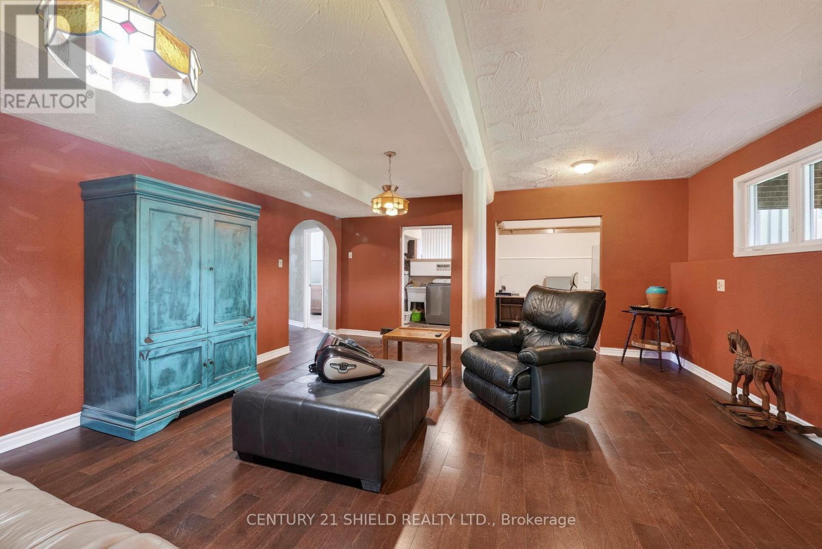 812 BRIARHILL AVENUE - 24