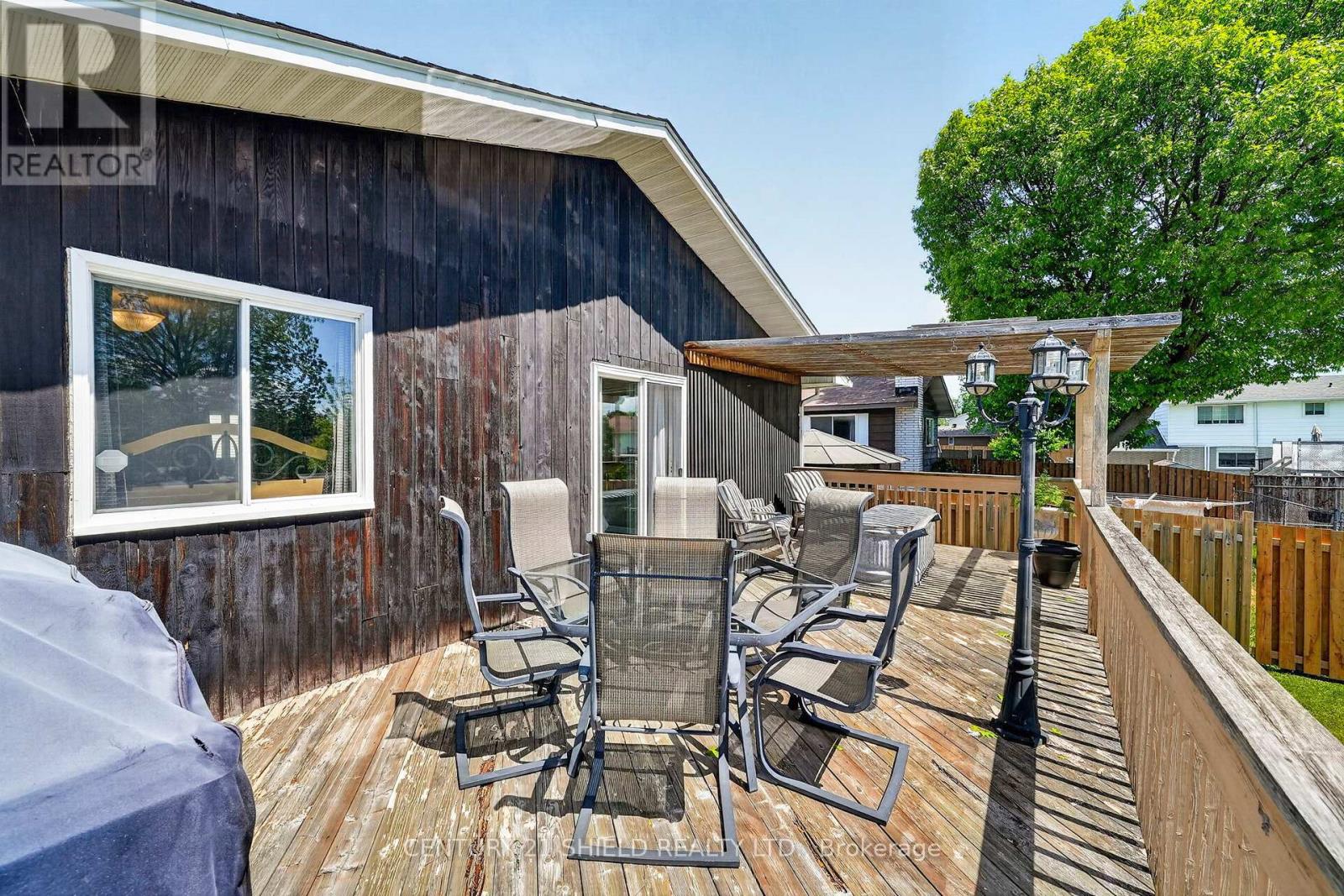 812 BRIARHILL AVENUE - 33