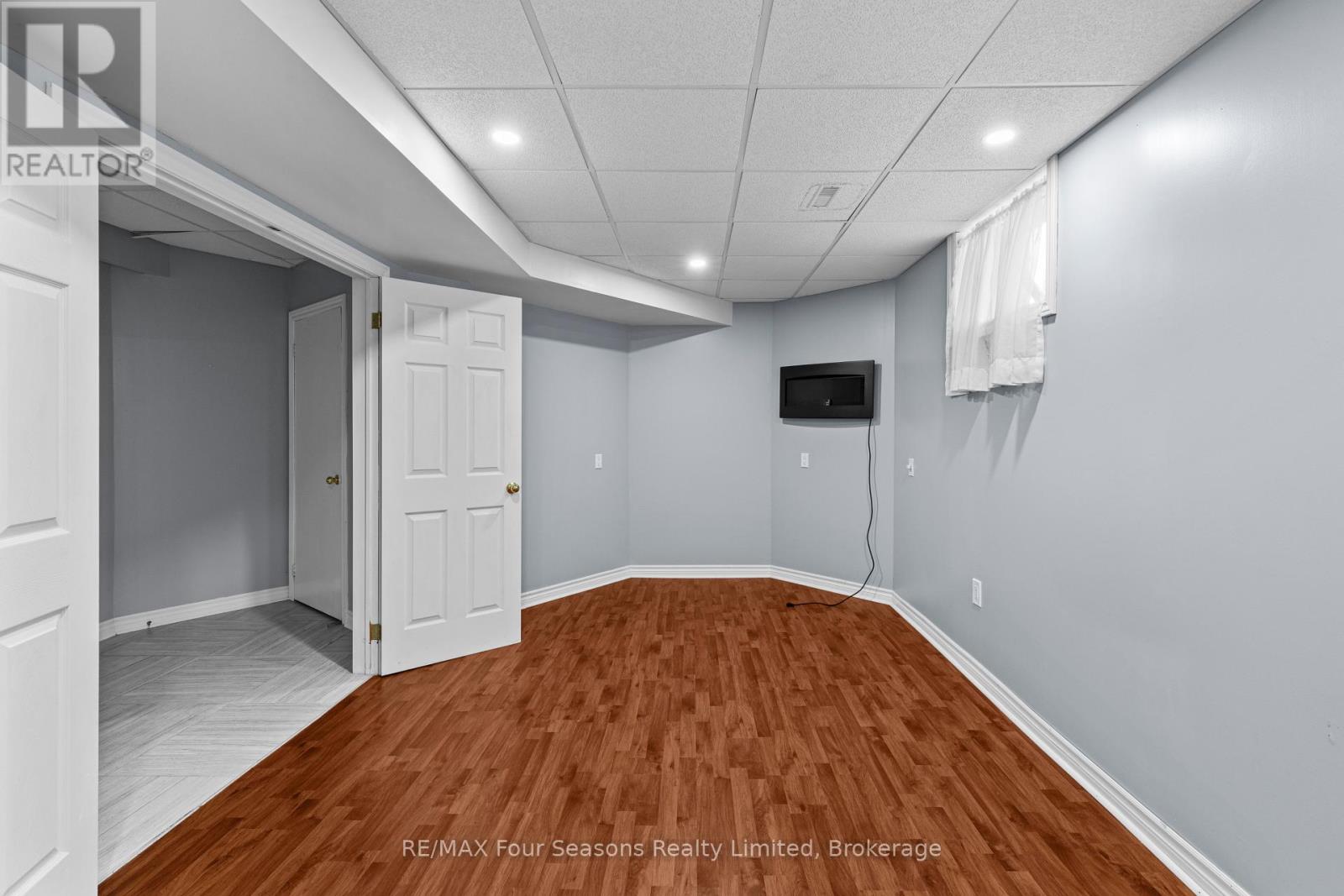144 COUNTRY LANE - 30