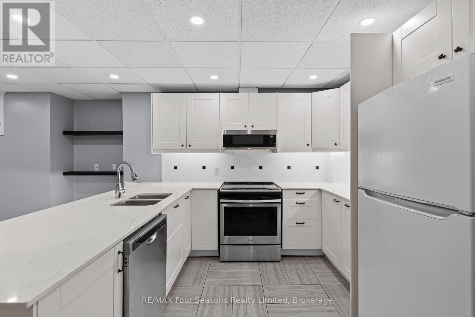 144 COUNTRY LANE - 4