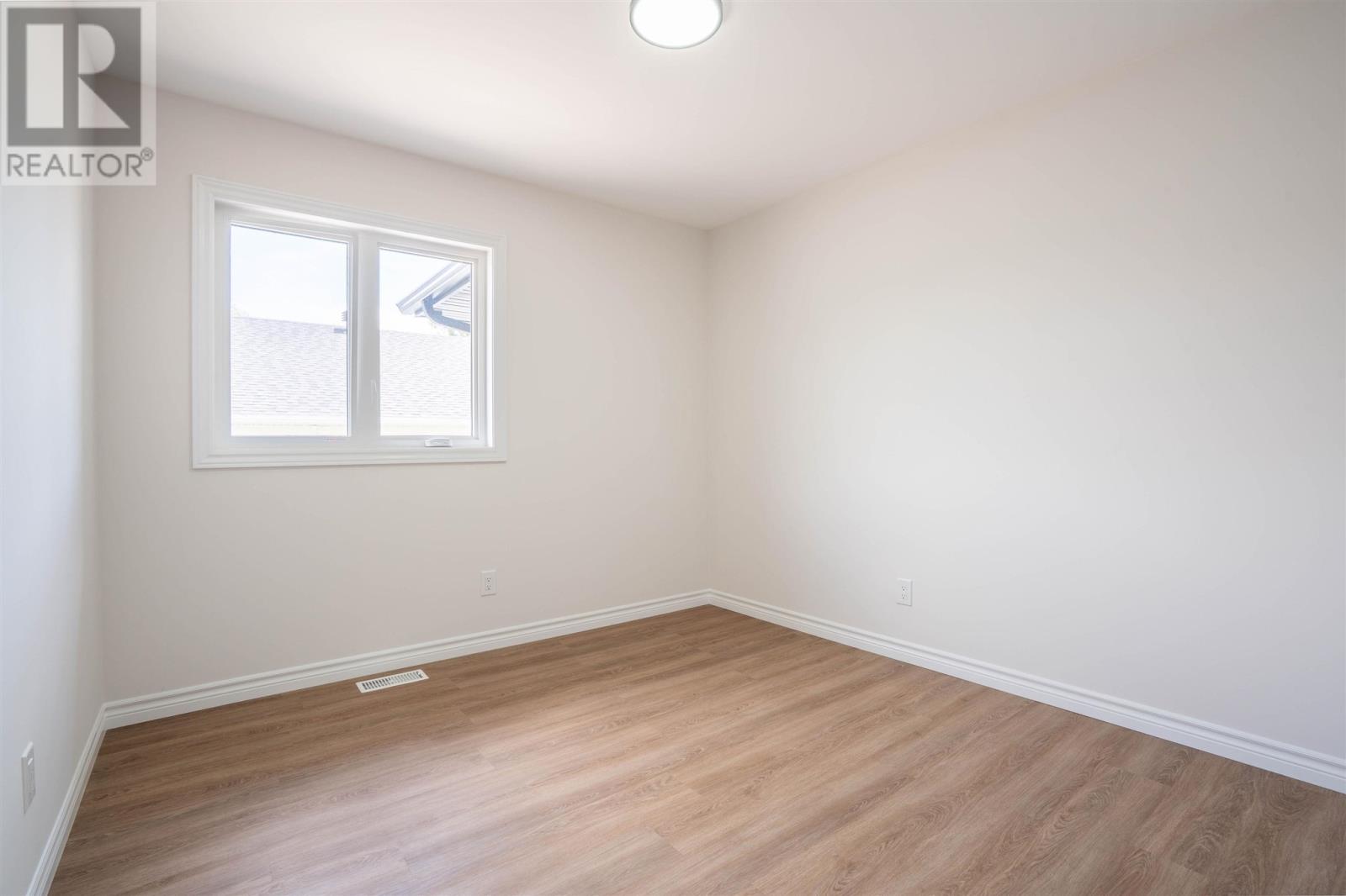255 East Balfour ST - 21