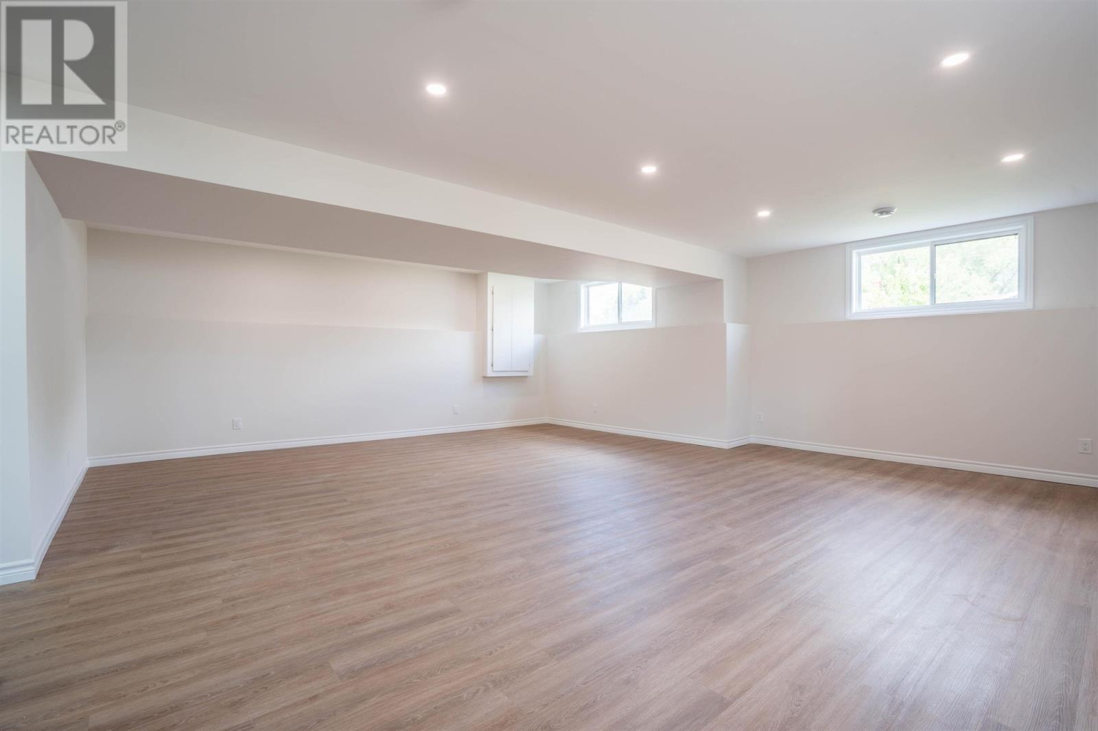 255 East Balfour ST - 27