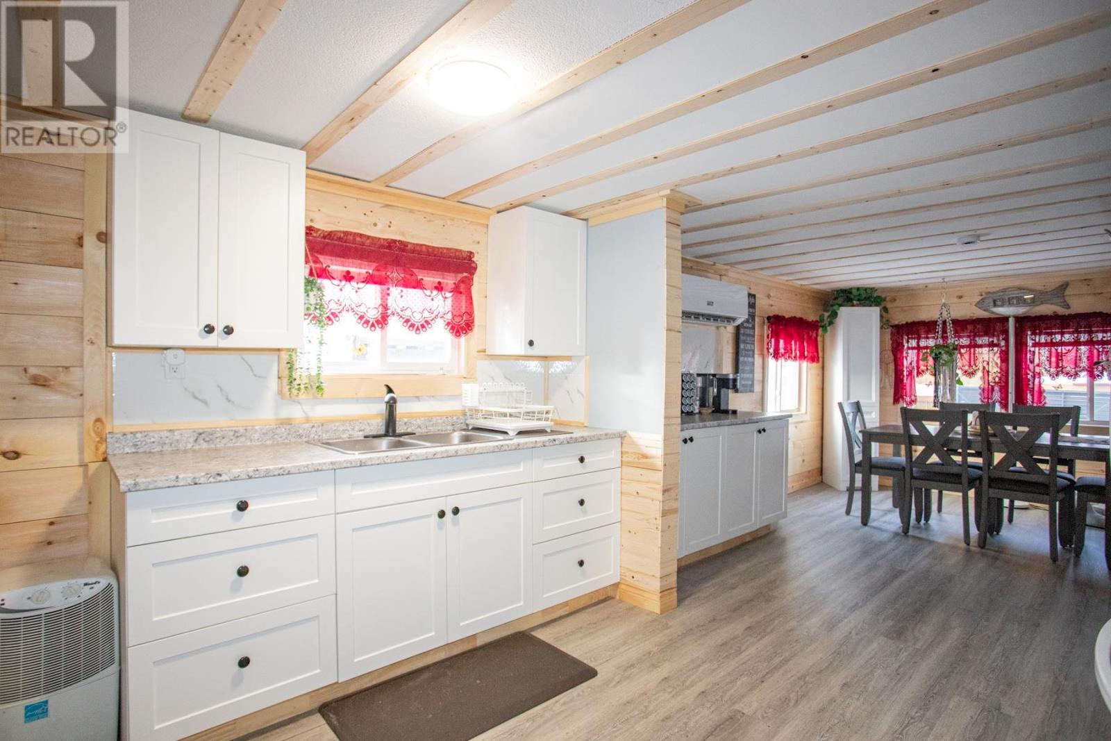 8 Wildwood DR - 28