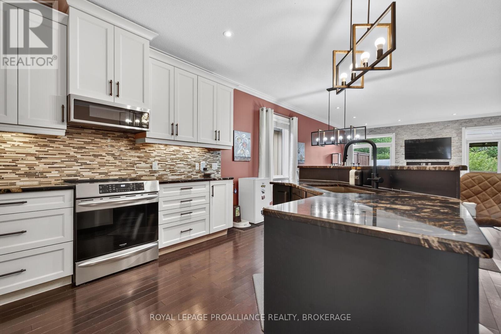 142 GILDERSLEEVE BOULEVARD - 17