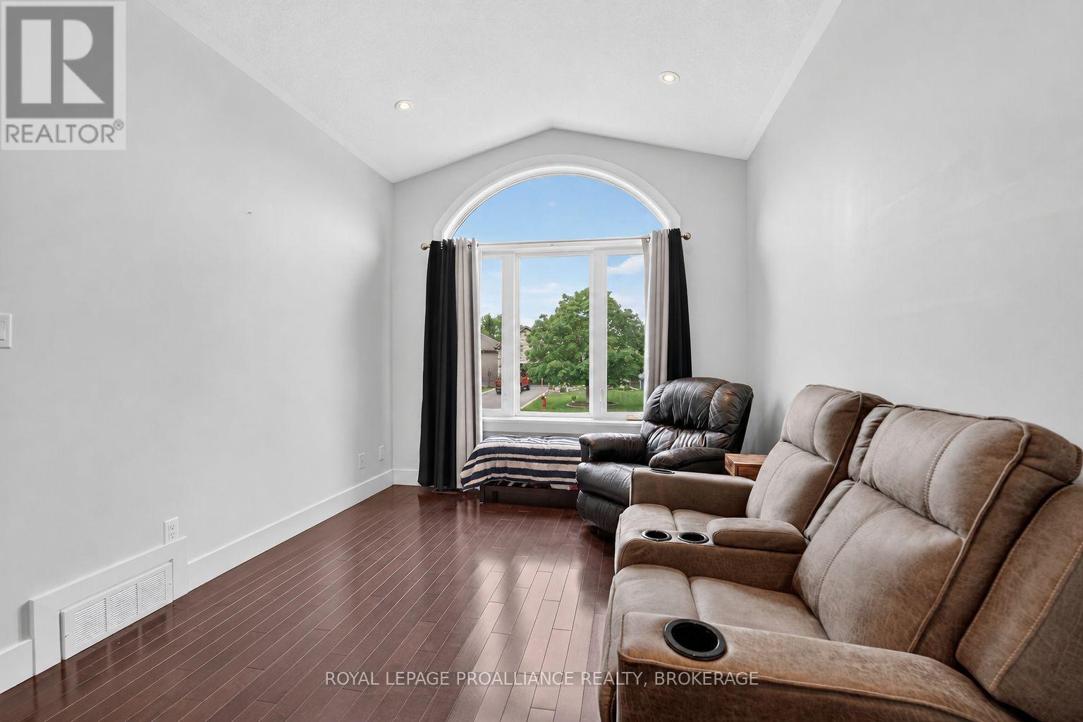 142 GILDERSLEEVE BOULEVARD - 28