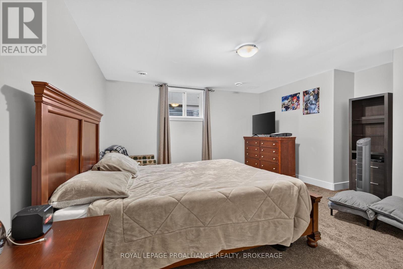 142 GILDERSLEEVE BOULEVARD - 33