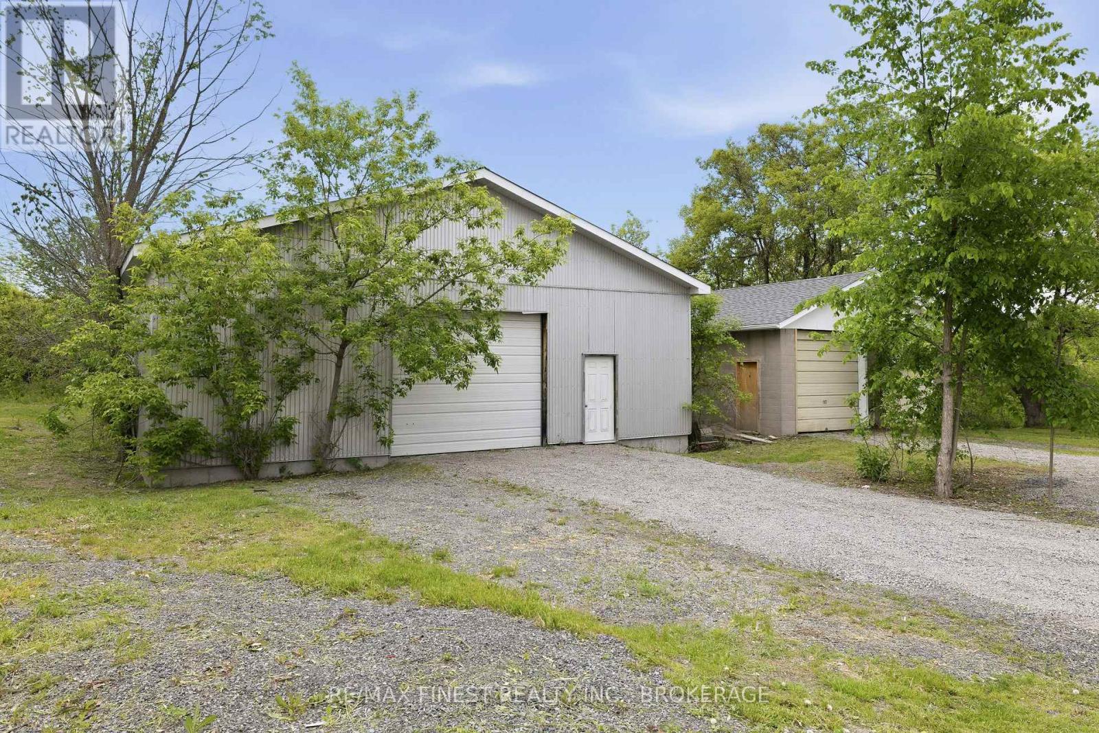 1604 JOYCEVILLE ROAD - 41