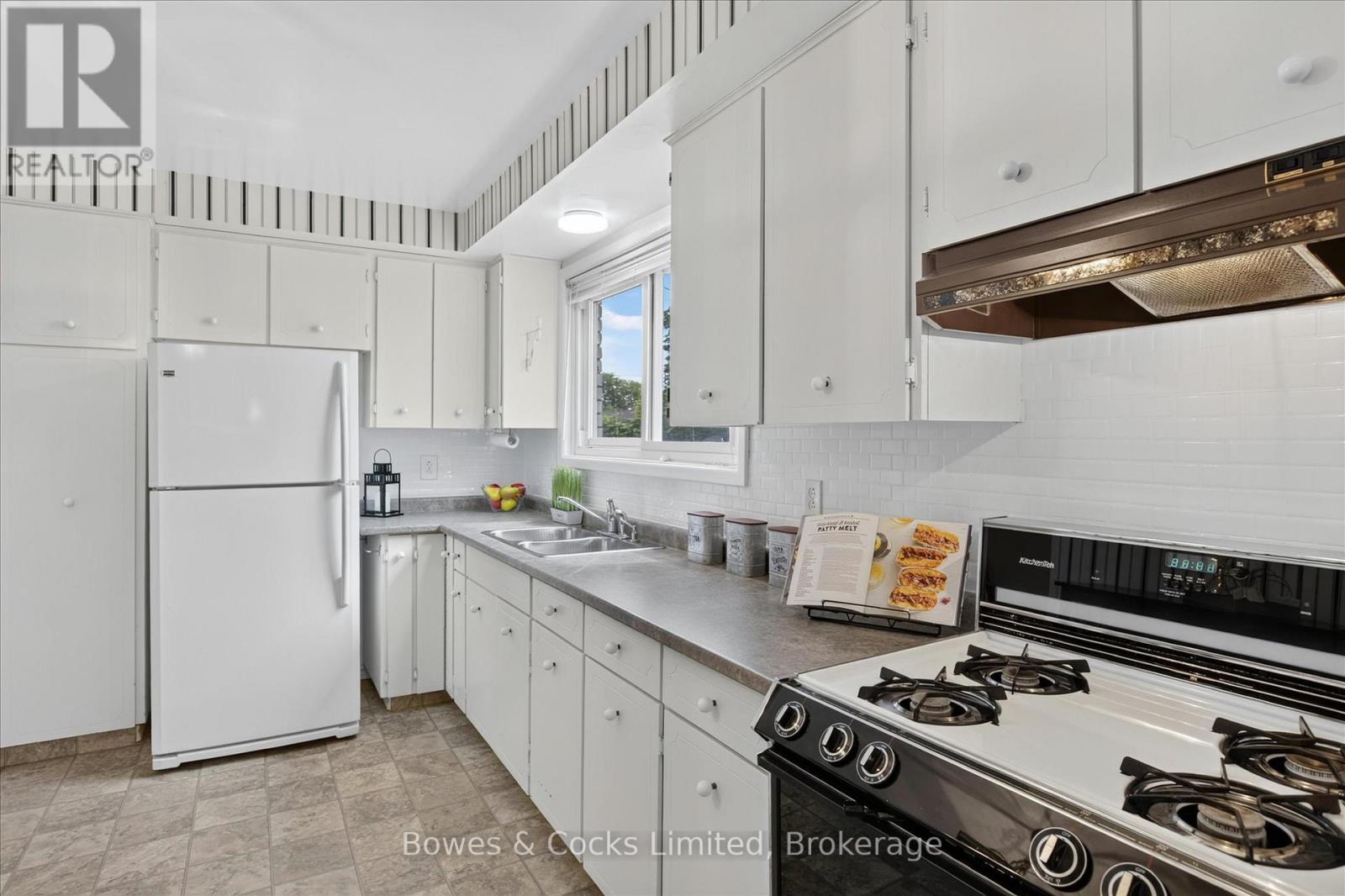 1228 BATHURST STREET - 13