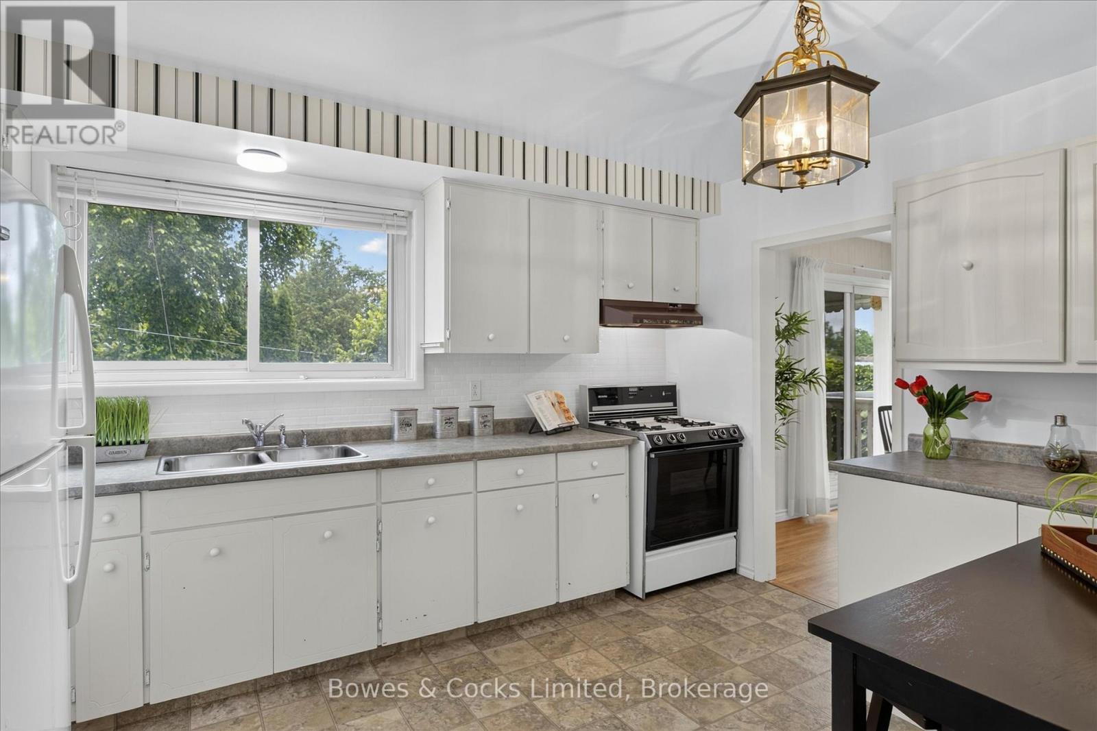 1228 BATHURST STREET - 14